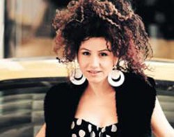 Sibel Mirkelam...SAHNE ELEKTRİĞİM ÇOK İYİDİR!