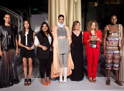 MANKENLERİ TAŞIDI, GENÇLER TER DÖKTÜ!