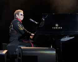 Elton John... APANDİSTİ ÖLDÜRÜYORDU!