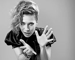 Deniz Arcak... `MEVLANA RUBAİLERİ` İLE GERİ DÖNDÜ!