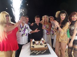 Aziz Birsin... SÜRPRİZLERLE DOLU GÖRKEMLİ DOĞUM GÜNÜ!..