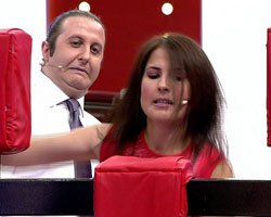 `Ben Bilmem Eşim Bilir`... HANIMLARDAN YUMRUK ŞOV!