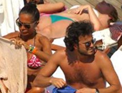 Yonca Evcimik... ESKİ SEVGİLİSİNDEN ŞİKAYETÇİ OLDU!