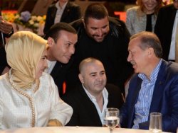 Şafak Sezer... `BEN BAŞBAKANIMI SEVİYORUM!`