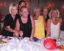 Pınar Dilşeker-Özlem Mekik... UNUTULMAYACAK ÇİFTE DOĞUM GÜNÜ KUTLAMASI!