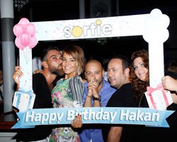 Hakan Akkaya... 34 YAŞINA SÜRPRİZ PARTİYLE GİRDİ!