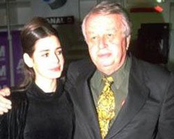 Pelin Batu... BABASINI KAYBETTİ!