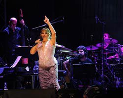 Sezen Aksu... ÜZÜNTÜDEN 6 KİLO VERDİ!