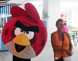 ANGRY BİRDS`Ü BİZİM ÜNLÜLER DE PEK SEVDİ!