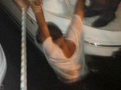 Erkan Petekkaya... KORUMASINI KORURKEN DENİZE ATILDI!