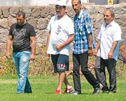 İbrahim Tatlıses... KENDİ AYAKLARI ÜZERİNDE!