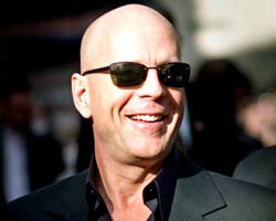 Bruce Willis... OYNADIĞI REKLAM FİLMİNE İNGİLİZ YASAĞI!