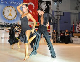 Her yıl düzenlenen Uluslar Arası Latin Dansları Yarışmasına ilk kez İstanbul ev sahipliği yaptı... İSTANBUL DANSA DOYDU!