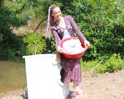 Esra Sönmezer... ÇILGIN KÖYLÜ KIZI OLURSA!