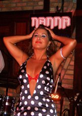 NÜKHET DURU KÖŞE YAZILARIYLA MAGAZİNKOLİK AİLESİNDE?