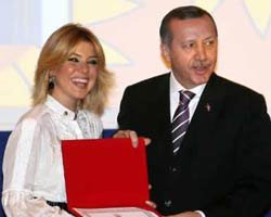 Gülben Ergen... TAKİPÇİLERİNİN `BAŞBAKAN` TEPKİSİ!