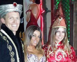 Nazlı Tolga... YABANCI DAMATLA KINA GECESİ!