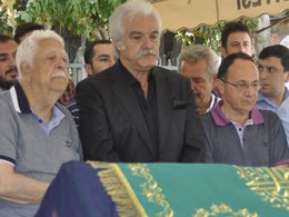 Serdar Gökhan... ANNESİNİ TOPRAĞA VERDİ