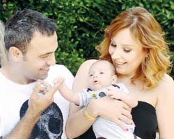 Funda Arar... ANNELİĞİN TADINI ÇIKARIYOR!