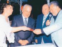 İŞTE ZEKİ ALASYA'NIN GİZLİ NİKAHINDAN İLK FOTOĞRAF...