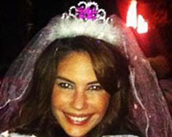 Zeynep Beşerler... KINASINI YAKTI, NİKAHA GÜN SAYIYOR!