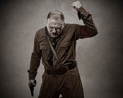 Burak Sergen... MUHTEŞEM `ADOLF` PERFORMANSI!