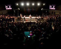 Yalın... AÇIKHAVA`DA BİR İLK!