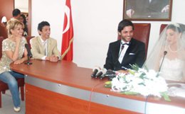 Gülben Ergen... MAGAZİN MÜDÜRÜNÜN NİKAH ŞAHİDİ OLDU...