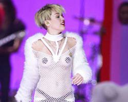 Miley Cyrus... 21 YAŞINDA KALBİ TEKLEDİ!