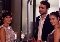 A.Ş.K... BİR ERKEK, ONA AŞIK İKİ KADIN, KLASİK HİKAYE FARK YARATABİLECEK Mİ?