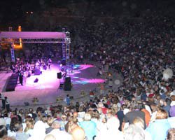 Zeki Müren... ÖLÜMÜNÜN 17. YILINDA GÖRKEMLİ ANMA!