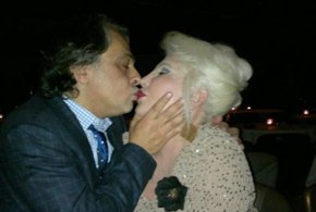 Barbaros Şansal....BU SEFERDE SEMA ÇELEBİ`Yİ ÖPTÜ!...