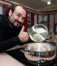 Hakan Aysev..."ERKEKLİĞİMİ KİMSEYE İSPAT ETMEK ZORUNDA DEĞİLİM"!