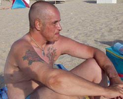 ÜÇ KEZ CİNSİYET DEĞİŞTİRDİ, ÖTANAZİ İLE HAYATINA SON VERDİ!