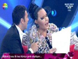 Bülent Ersoy...KÜRTÇE ŞARKI OKUYUNCA TWİTTER`A KONU ÇIKTI!...