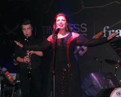 Seyyal Taner... ÜNLÜ ARKADAŞLARI YALNIZ BIRAKMADI!