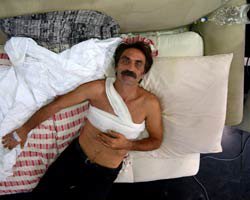 `Kaçak`... SERHAT ESKİ EKİBİNİ TOPLAR!