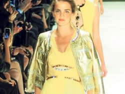 `İstanbul Fashion Week`... DEKOLTE VE TUVALET KRİZİ İLE BAŞLADI!