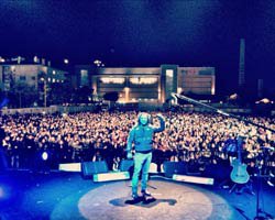 Fettah Can... ESKİŞEHİR`DE 10 BİN KİŞİ EŞLİĞİNDE 3 SAATLİK KONSER!