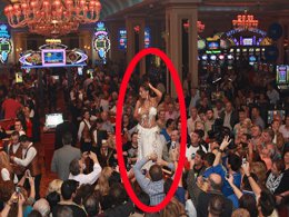 Asena... FUTBOL MAÇI SÜRESİ KADAR SAHNEDE DANS ETTİ!