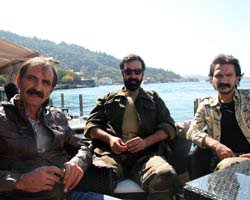 `Kaçak`... OYUNCULARDAN, SEYİRCİLERE MESAJ VAR!