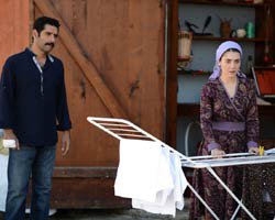 `Benim İçin Üzülme`... BUKE`NİN EVİ TERKETMESİ NİYAZİ`Yİ ÇILGINA ÇEVİRİR!