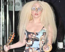 Lady Gaga... YİNE ÇOK MARJİNAL!