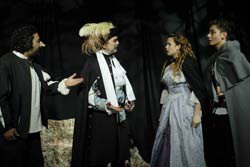 `Tiyatro Ak`la Kara`... GERÇEK AŞK SEYİRCİ İLE BULUŞTU!