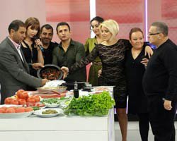 Özlem Mekik... "LEZZET VE KEYİF GEZGİNİ"NİN YOLU "ŞEKER TADINDA"YA DÜŞTÜ...