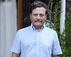 Oktay Korunan... NAZIM HİKMET`E BENZERLİĞİ ŞAŞIRTIYOR!