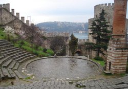 RUMELİ HİSARI KONSERLERİ NİLÜFER'LE BAŞLIYOR!