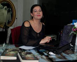 Sevim Seçkin... KÜÇÜK GELİNLERİN DİLİ`NE TERCÜMAN OLDU!