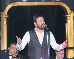 İsmail Özkan... `PAVYON`DA!