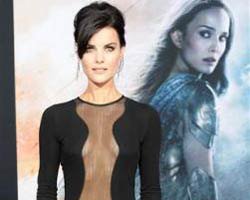 Jaimie Alexander... TRANSPARAN ELBİSESİ FİLMDEN ÇOK KONUŞULDU!